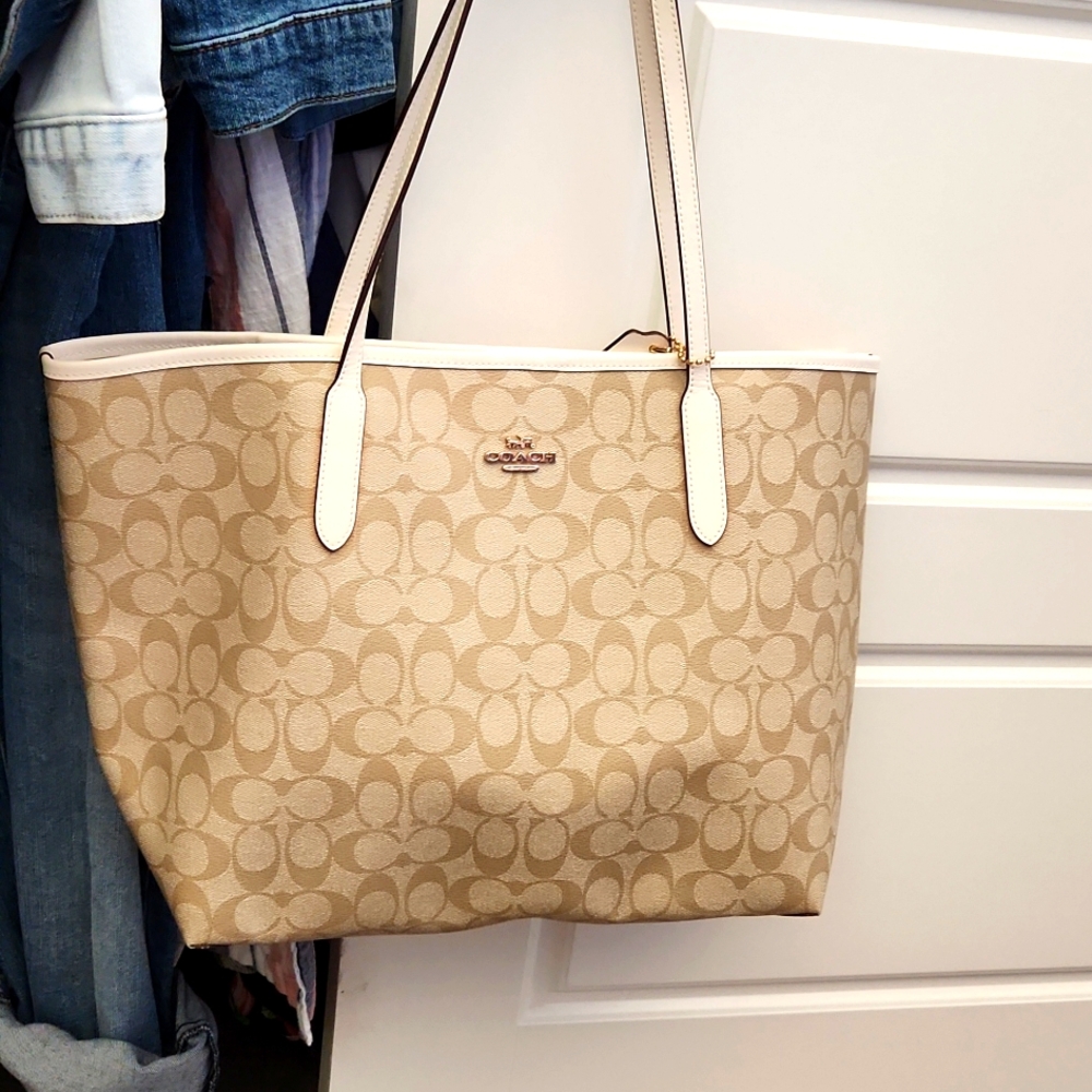 Coach signature City Tote in Khaki
